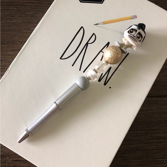 Disney Doorables: Coco: Ernesto de la Cruz handmade beaded pen - Picture 2 of 3